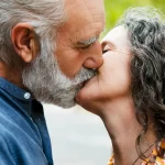 couple-kissing-1444397152